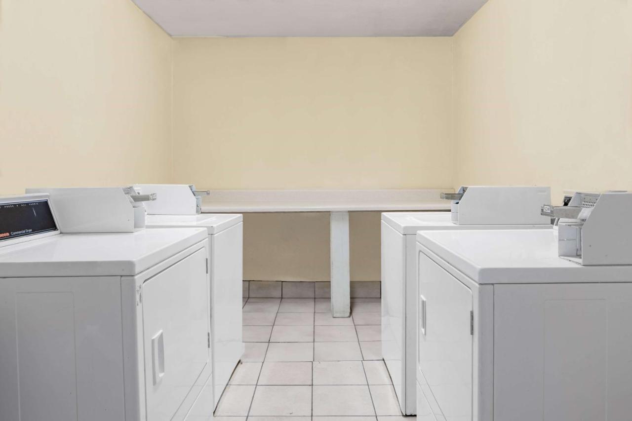 Days By Wyndham I-10 Motel 2*