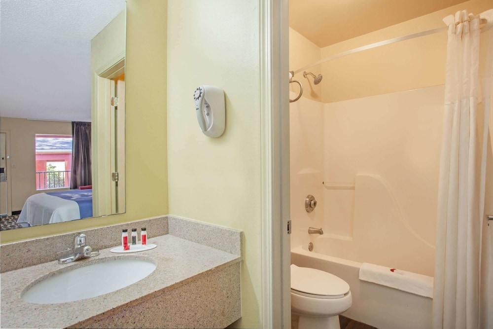 Days By Wyndham Pensacola I-10 Motel 2*