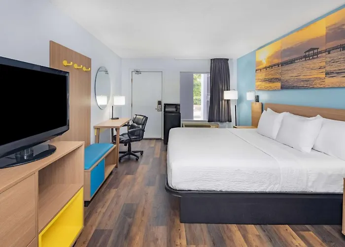 Days Inn By Wyndham Pensacola I-10