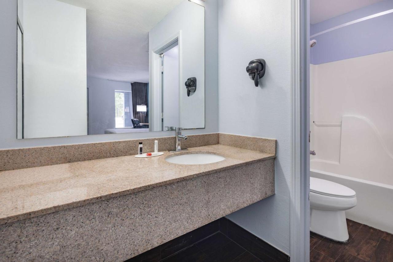 Days By Wyndham Pensacola I-10 Motel 2*