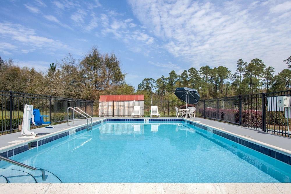 Days By Wyndham Pensacola I-10 Motel