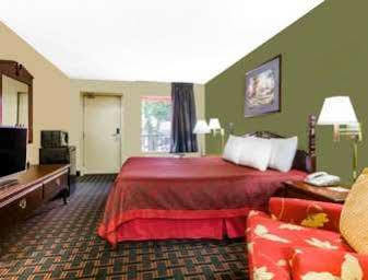 Motel Days By Wyndham Pensacola I-10 2*