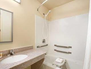 Days By Wyndham Pensacola I-10 Motel 2*